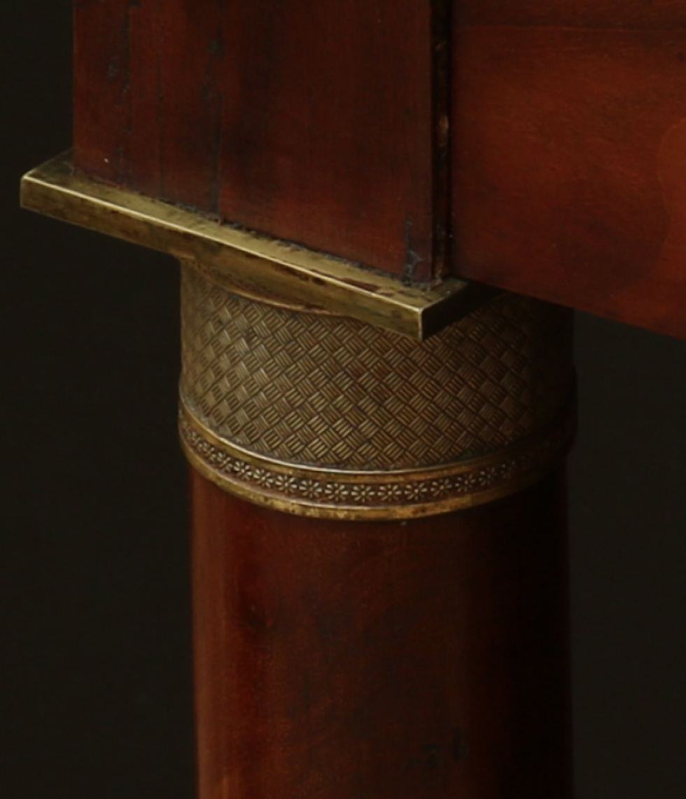 法兰西帝国圆形支腿控制台案或裙桌